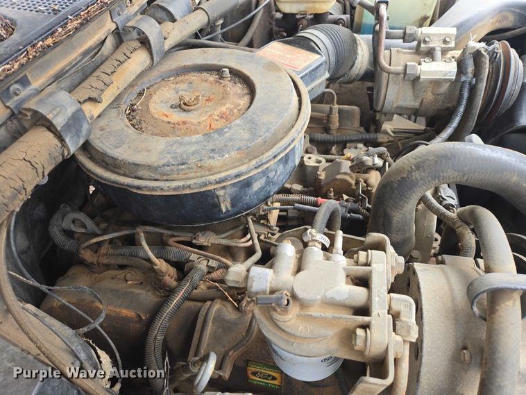 image for item EV5973 1989 Ford F250 flatbed pickup truck