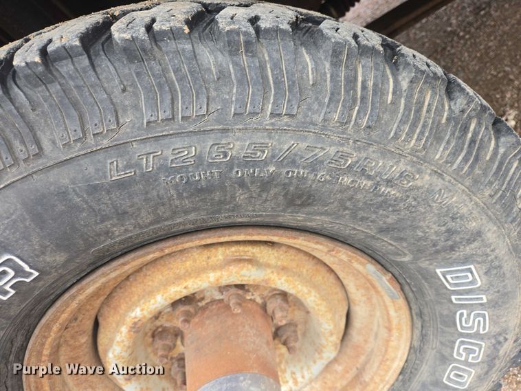 image for item EV5973 1989 Ford F250 flatbed pickup truck