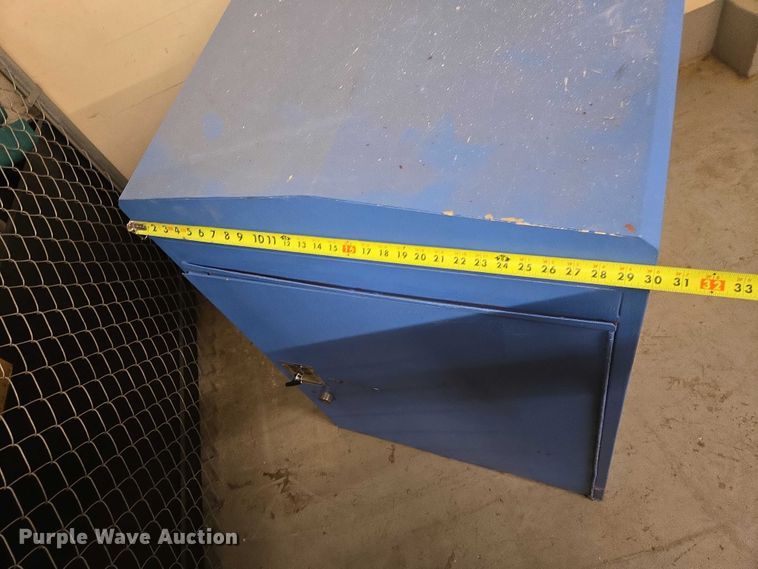 image for item EV6000 Assorted shelves
