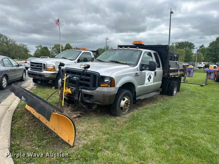 2006 Ford F350 Super Duty Ext. Cab dump bed pickup truck