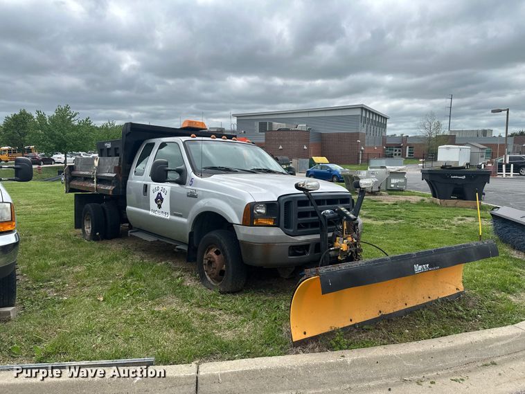 image for item EW2023 2006 Ford F350 Super Duty Ext. Cab dump bed pickup truck