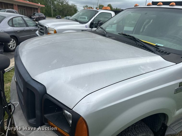 image for item EW2023 2006 Ford F350 Super Duty Ext. Cab dump bed pickup truck