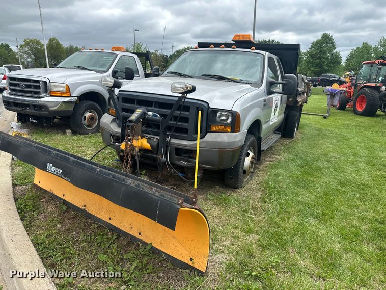 image for item EW2023 2006 Ford F350 Super Duty Ext. Cab dump bed pickup truck