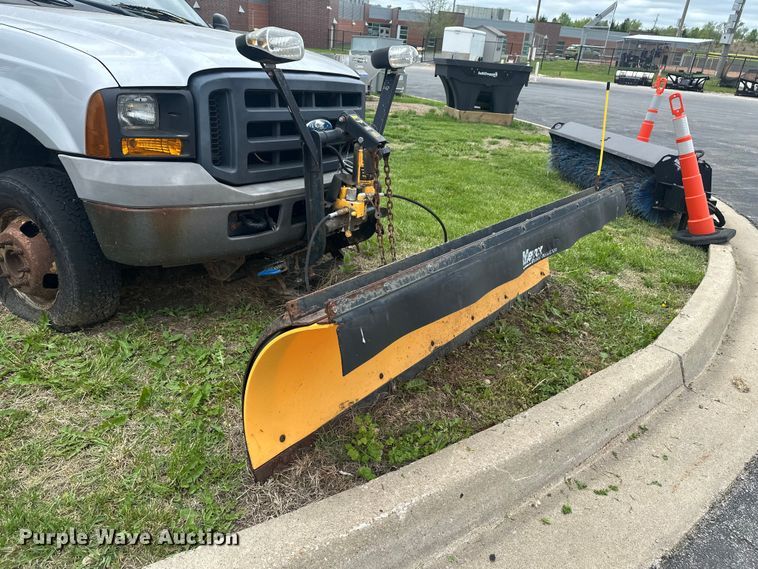 image for item EW2023 2006 Ford F350 Super Duty Ext. Cab dump bed pickup truck