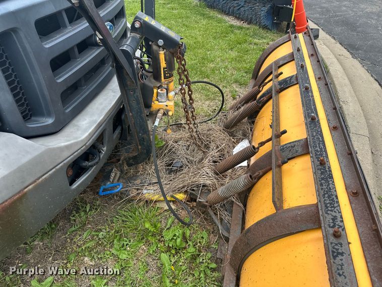 image for item EW2023 2006 Ford F350 Super Duty Ext. Cab dump bed pickup truck