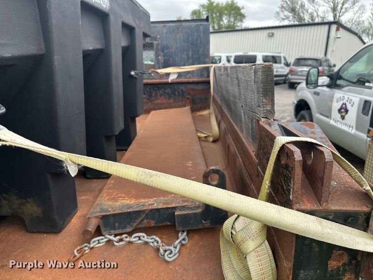 image for item EW2023 2006 Ford F350 Super Duty Ext. Cab dump bed pickup truck