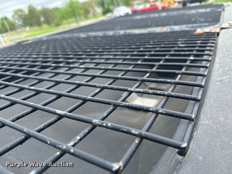 image for item EW2023 2006 Ford F350 Super Duty Ext. Cab dump bed pickup truck