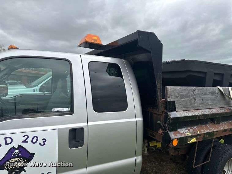 image for item EW2023 2006 Ford F350 Super Duty Ext. Cab dump bed pickup truck