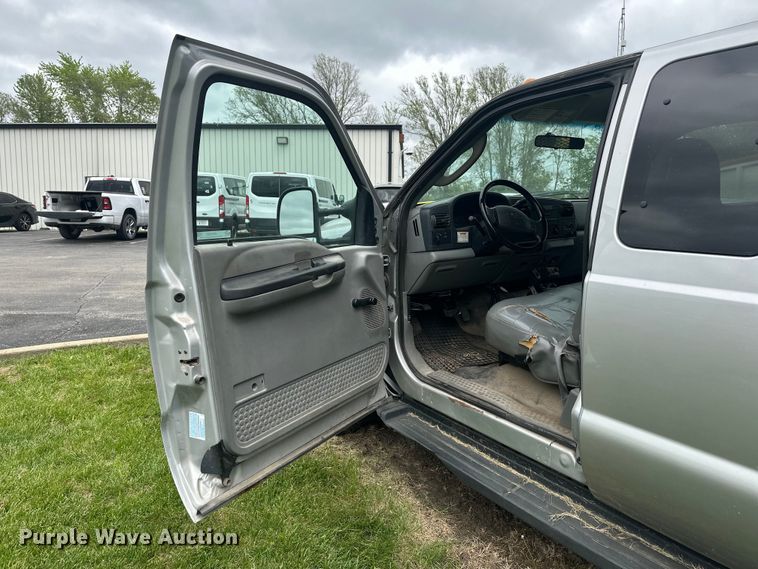 image for item EW2023 2006 Ford F350 Super Duty Ext. Cab dump bed pickup truck