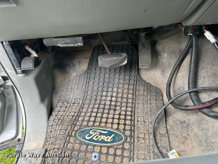 image for item EW2023 2006 Ford F350 Super Duty Ext. Cab dump bed pickup truck