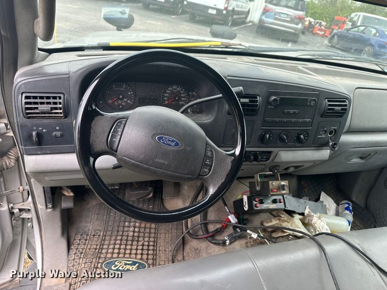 image for item EW2023 2006 Ford F350 Super Duty Ext. Cab dump bed pickup truck