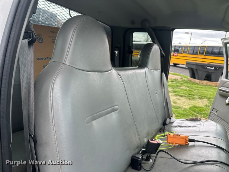image for item EW2023 2006 Ford F350 Super Duty Ext. Cab dump bed pickup truck