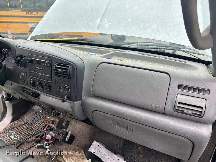 image for item EW2023 2006 Ford F350 Super Duty Ext. Cab dump bed pickup truck