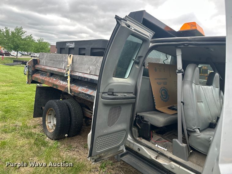 image for item EW2023 2006 Ford F350 Super Duty Ext. Cab dump bed pickup truck