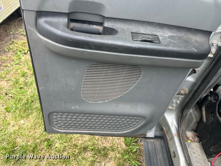 image for item EW2023 2006 Ford F350 Super Duty Ext. Cab dump bed pickup truck