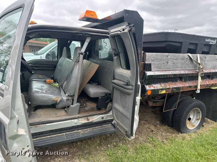 image for item EW2023 2006 Ford F350 Super Duty Ext. Cab dump bed pickup truck