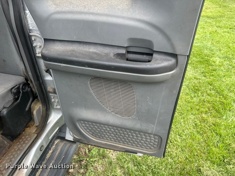 image for item EW2023 2006 Ford F350 Super Duty Ext. Cab dump bed pickup truck