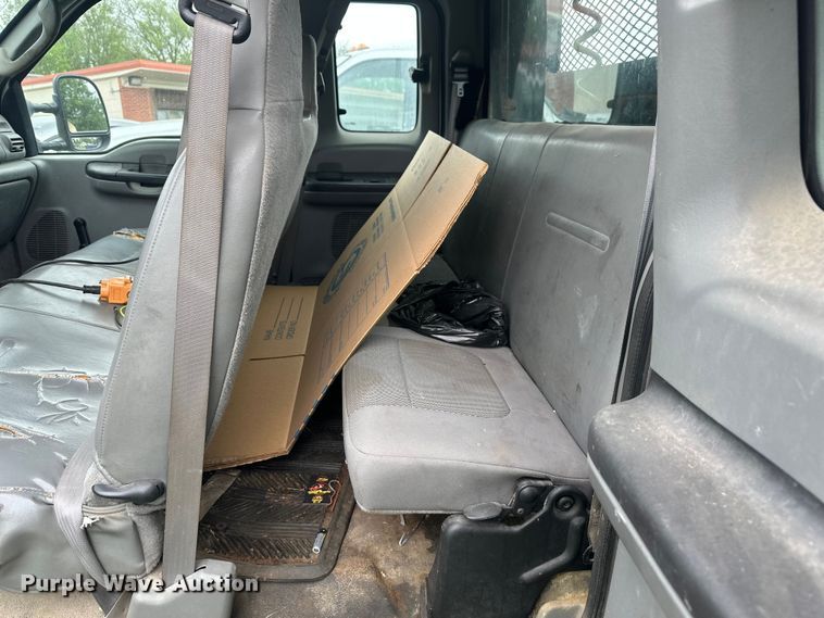image for item EW2023 2006 Ford F350 Super Duty Ext. Cab dump bed pickup truck