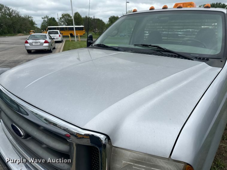 image for item EW2024 2000 Ford F350 Super Duty flatbed pickup truck