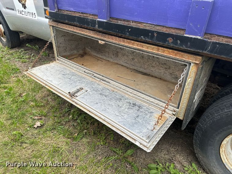 image for item EW2024 2000 Ford F350 Super Duty flatbed pickup truck