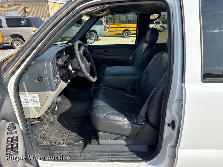 image for item EW4503 2002 GMC Yukon XL SUV