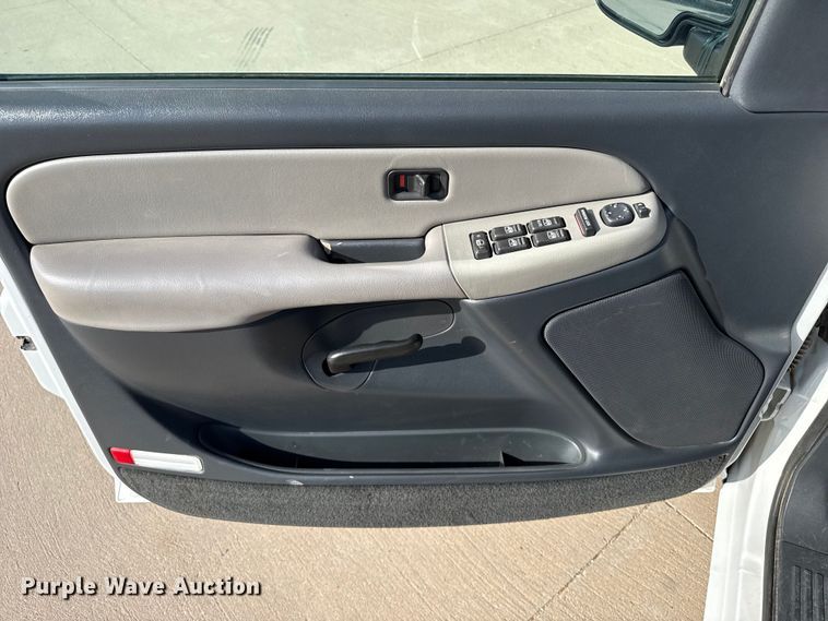 image for item EW4503 2002 GMC Yukon XL SUV