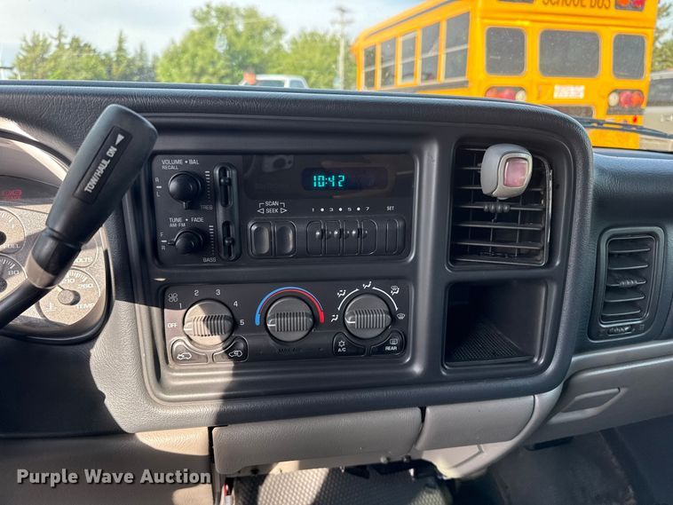 image for item EW4503 2002 GMC Yukon XL SUV