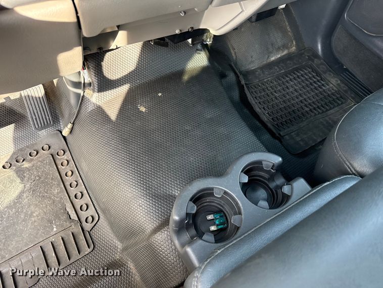 image for item EW4503 2002 GMC Yukon XL SUV