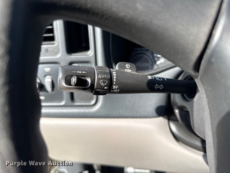 image for item EW4503 2002 GMC Yukon XL SUV