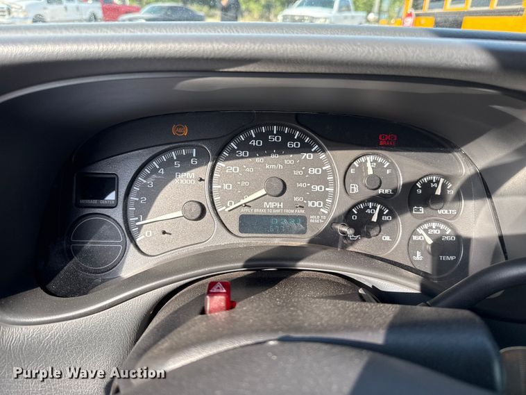 image for item EW4503 2002 GMC Yukon XL SUV