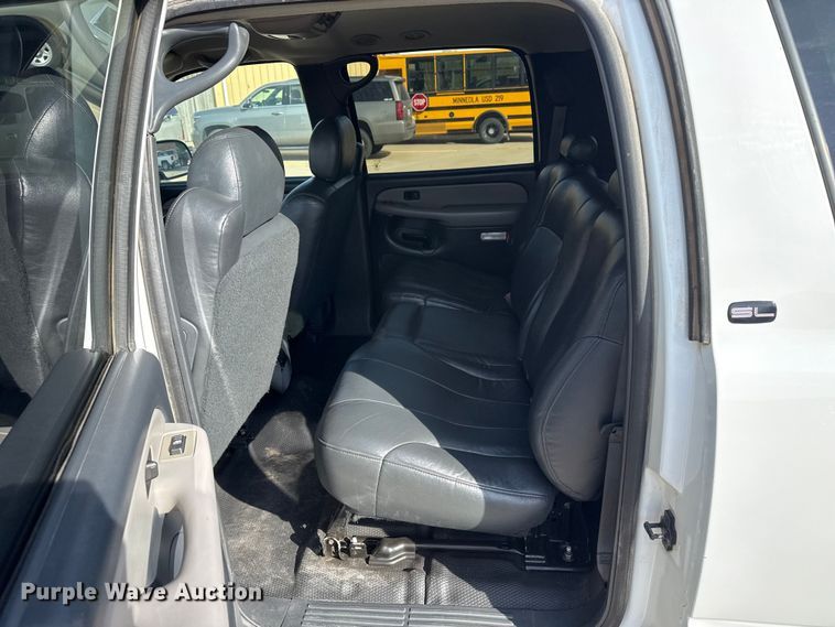 image for item EW4503 2002 GMC Yukon XL SUV