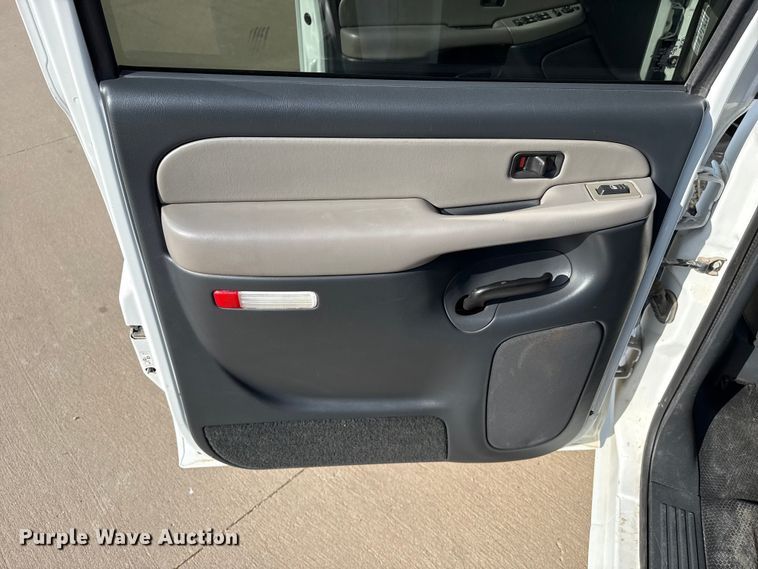 image for item EW4503 2002 GMC Yukon XL SUV