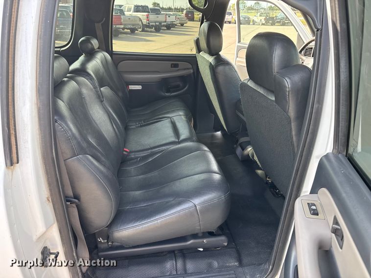 image for item EW4503 2002 GMC Yukon XL SUV