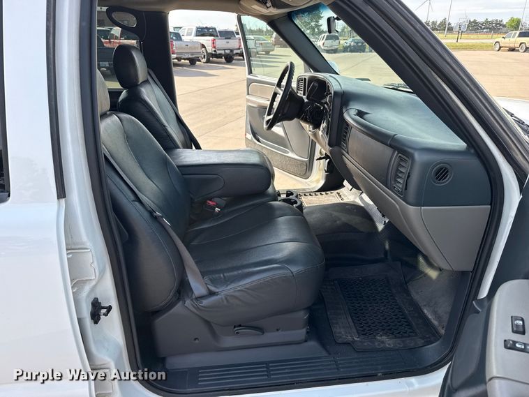 image for item EW4503 2002 GMC Yukon XL SUV