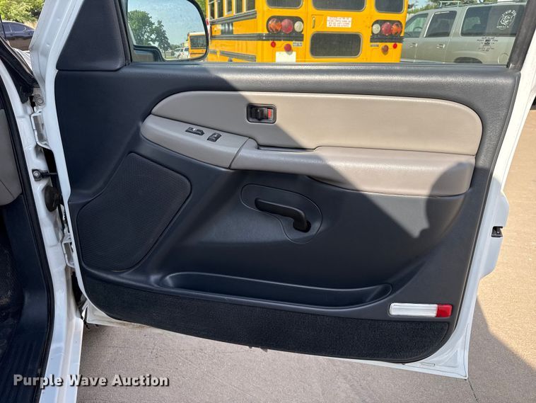 image for item EW4503 2002 GMC Yukon XL SUV