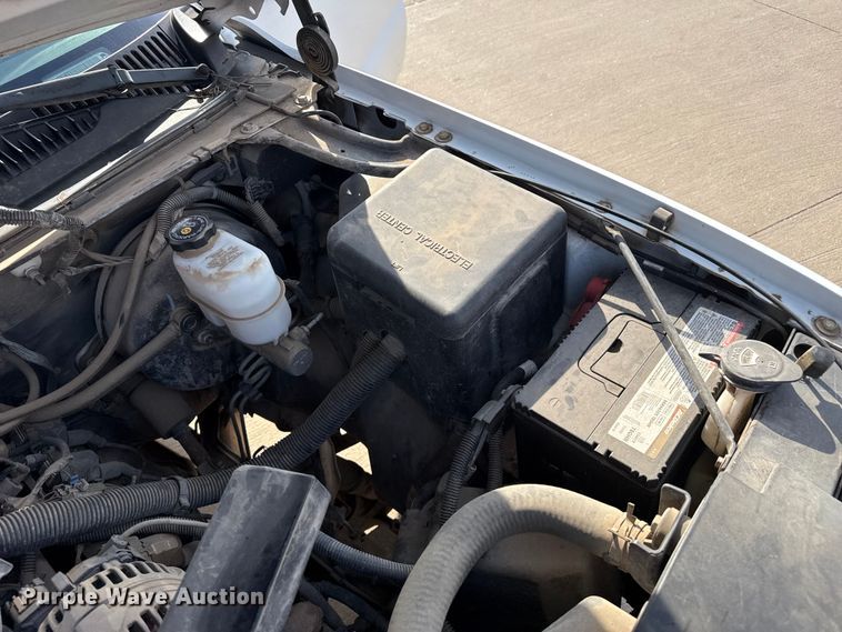 image for item EW4503 2002 GMC Yukon XL SUV