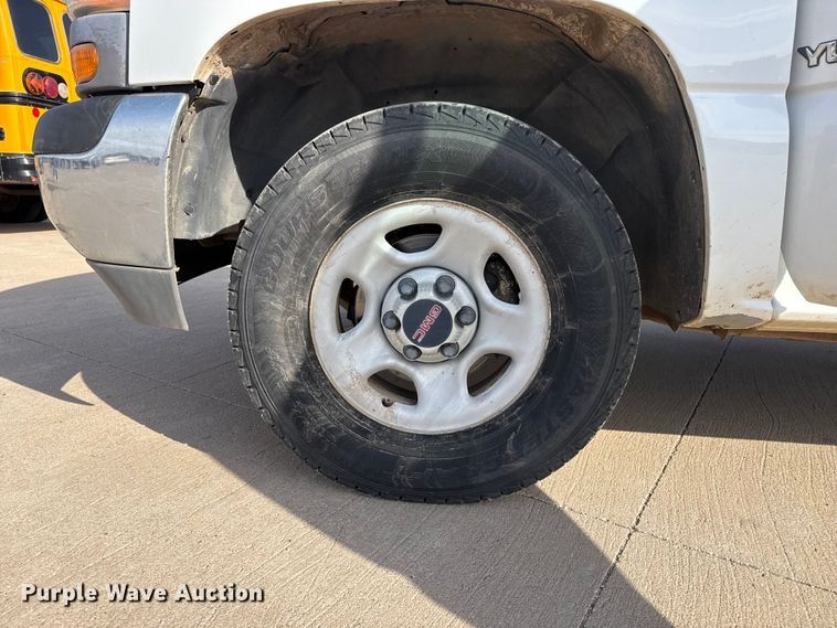 image for item EW4503 2002 GMC Yukon XL SUV