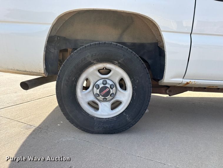 image for item EW4503 2002 GMC Yukon XL SUV