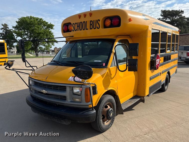 image for item EW4504 2001 Blue Bird school bus