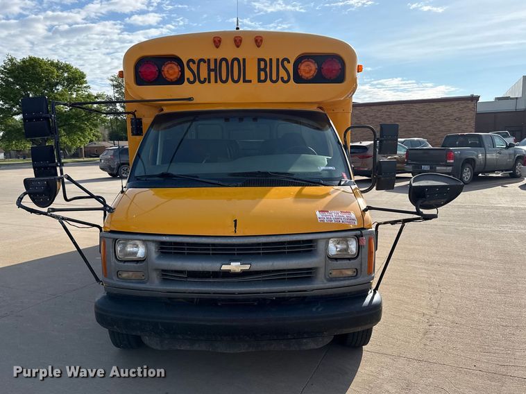 image for item EW4504 2001 Blue Bird school bus