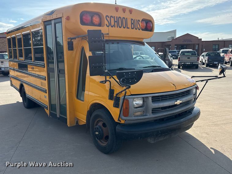 image for item EW4504 2001 Blue Bird school bus