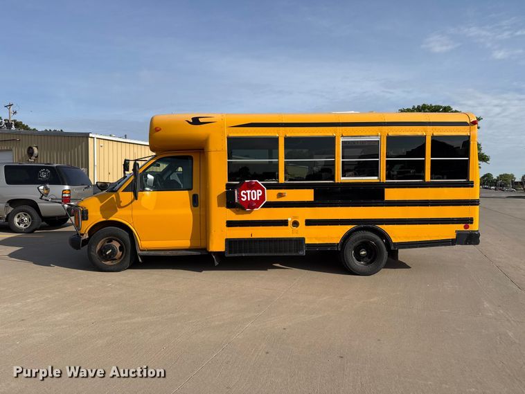 image for item EW4504 2001 Blue Bird school bus