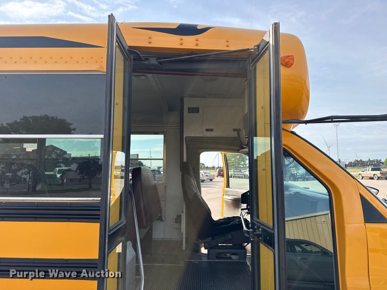 image for item EW4504 2001 Blue Bird school bus
