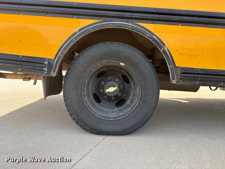 image for item EW4504 2001 Blue Bird school bus