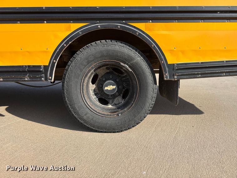 image for item EW4504 2001 Blue Bird school bus
