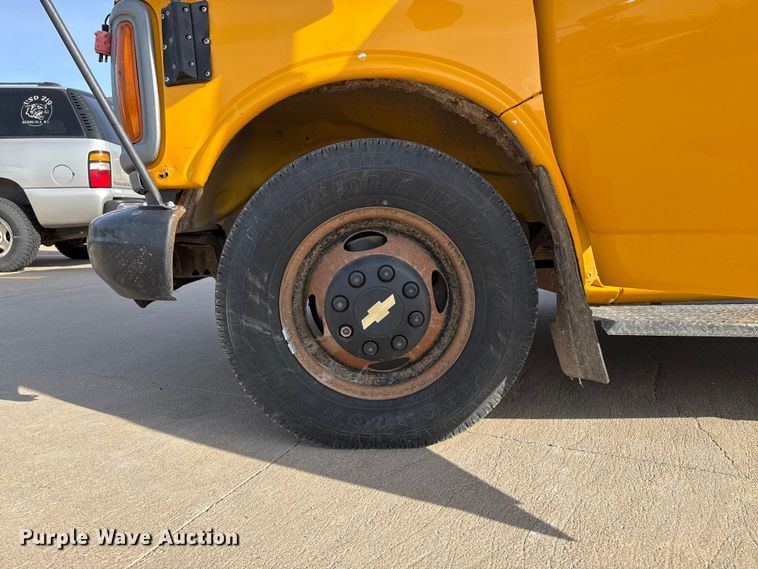 image for item EW4504 2001 Blue Bird school bus