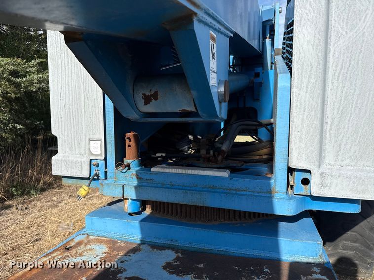 image for item EW4505 Genie S-60 boom lift