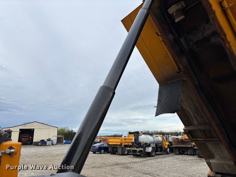 image for item FB3408 2010 International 7500 dump truck