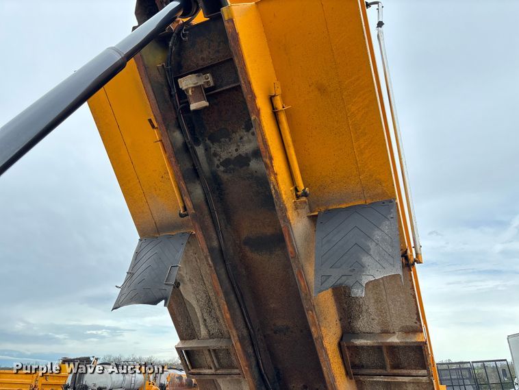 image for item FB3408 2010 International 7500 dump truck