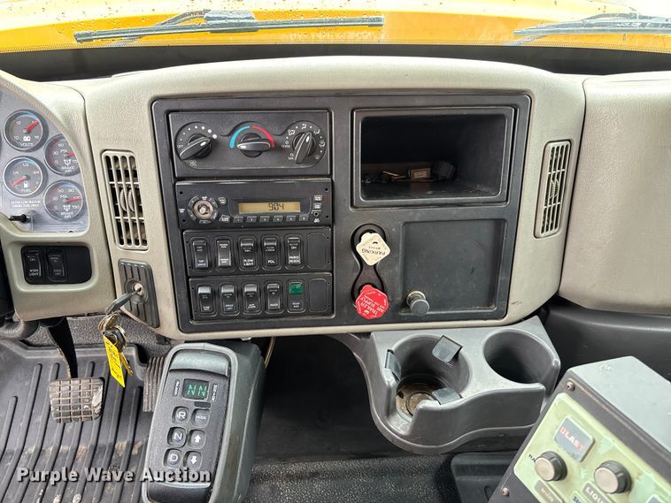 image for item FB3408 2010 International 7500 dump truck